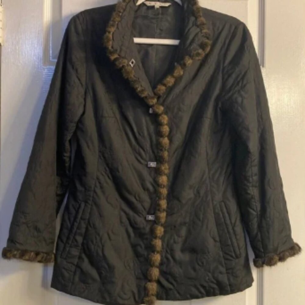 CABI PRICE REDUCTION QUILTED PEA COAT WITH FAUX FUR AMIMAL PRINT TRIM SIZE XS